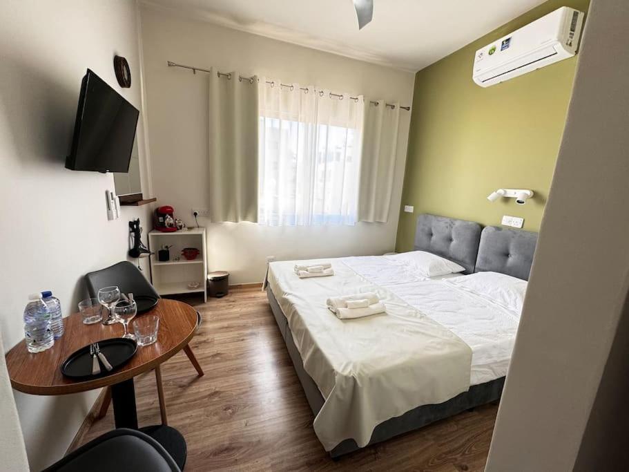 Apartment Smart Comfort Roomn7 With Private Bathroom In Location 250m Limassol